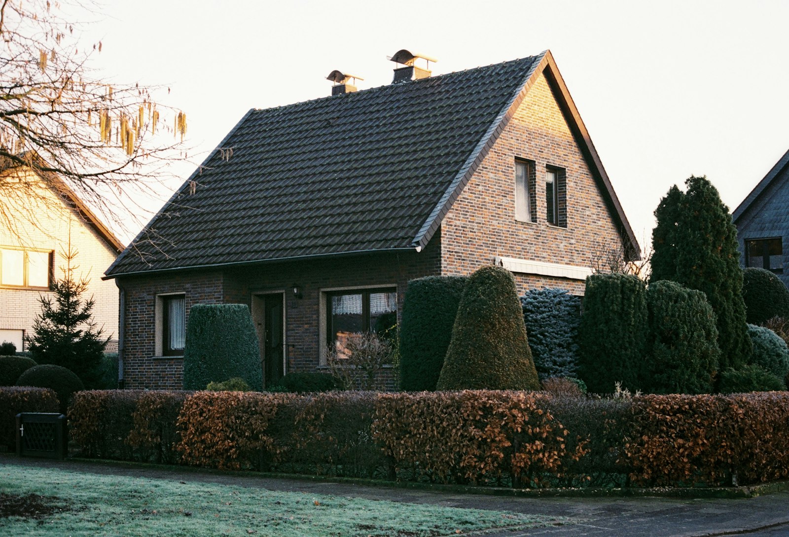 Wohnhaus mit Vorgarten in Meerbusch
